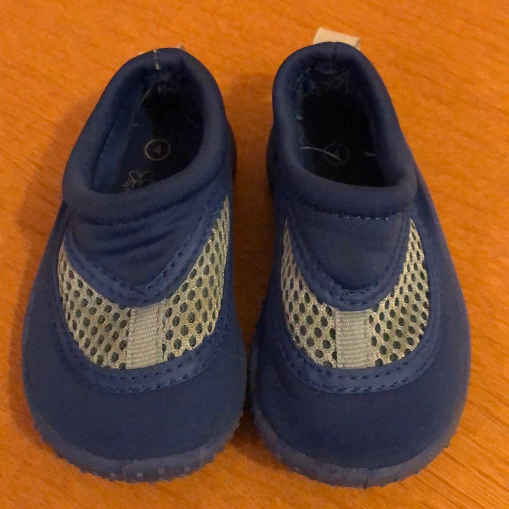 I Play Water Shoes 4